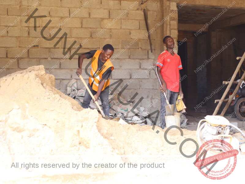 SERUNJOGI GEOGE LOOKING FOR A BUILDING ( CONSTRUCTION HELPER) HELPER JOB