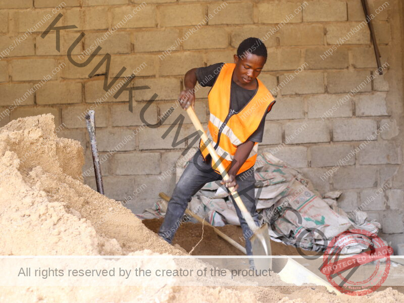 WAGABA IVAN LOOKING FOR A CONSTRUCTION HELPER JOB