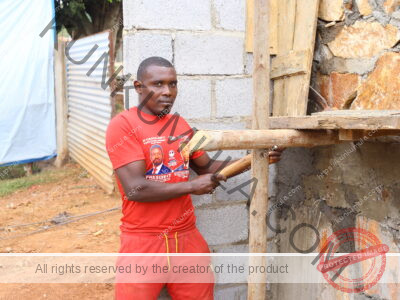 Godfrey Saazi looking for mason jobs and Digging wholes